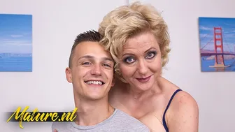 Blonde MILF Seduces Young Neighbor With High Heels Stockings And Shaved Pussy