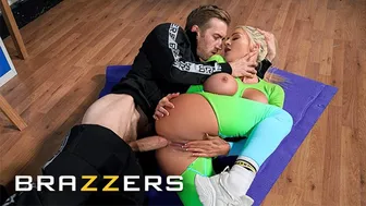 Sienna Day inserts a butt plug and stretches her tight holes