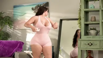 Vivian Taylor's Steamy Mirror Striptease Behind The Scenes