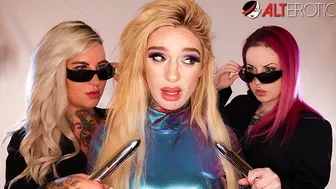 Tattooed female detectives explore alien pussy ink with toys