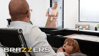 Fucking Angel Youngs and Jenna Starr during a work break