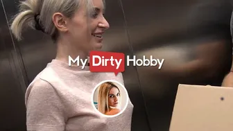 Blonde customer gets fucked hard by her delivery guy